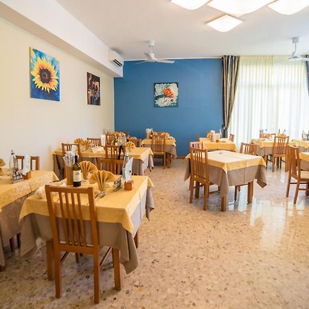Hotel Sayonara Морской Милан Экстерьер фото