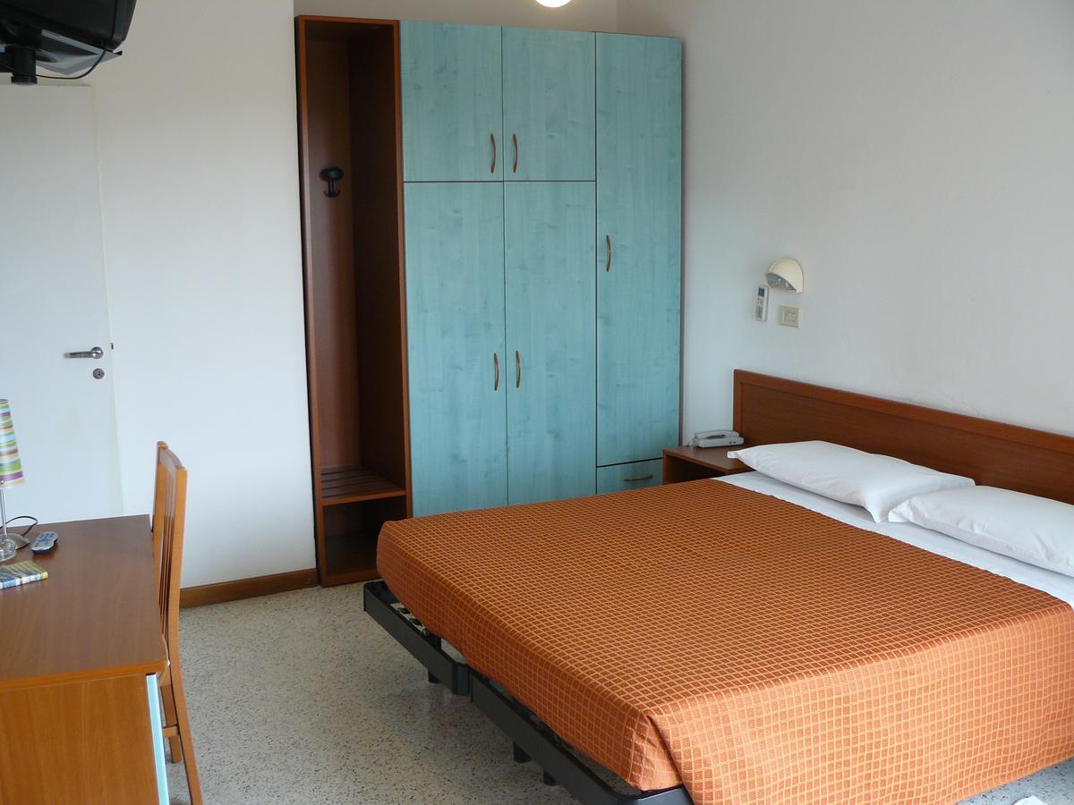 Hotel Sayonara Морской Милан Экстерьер фото