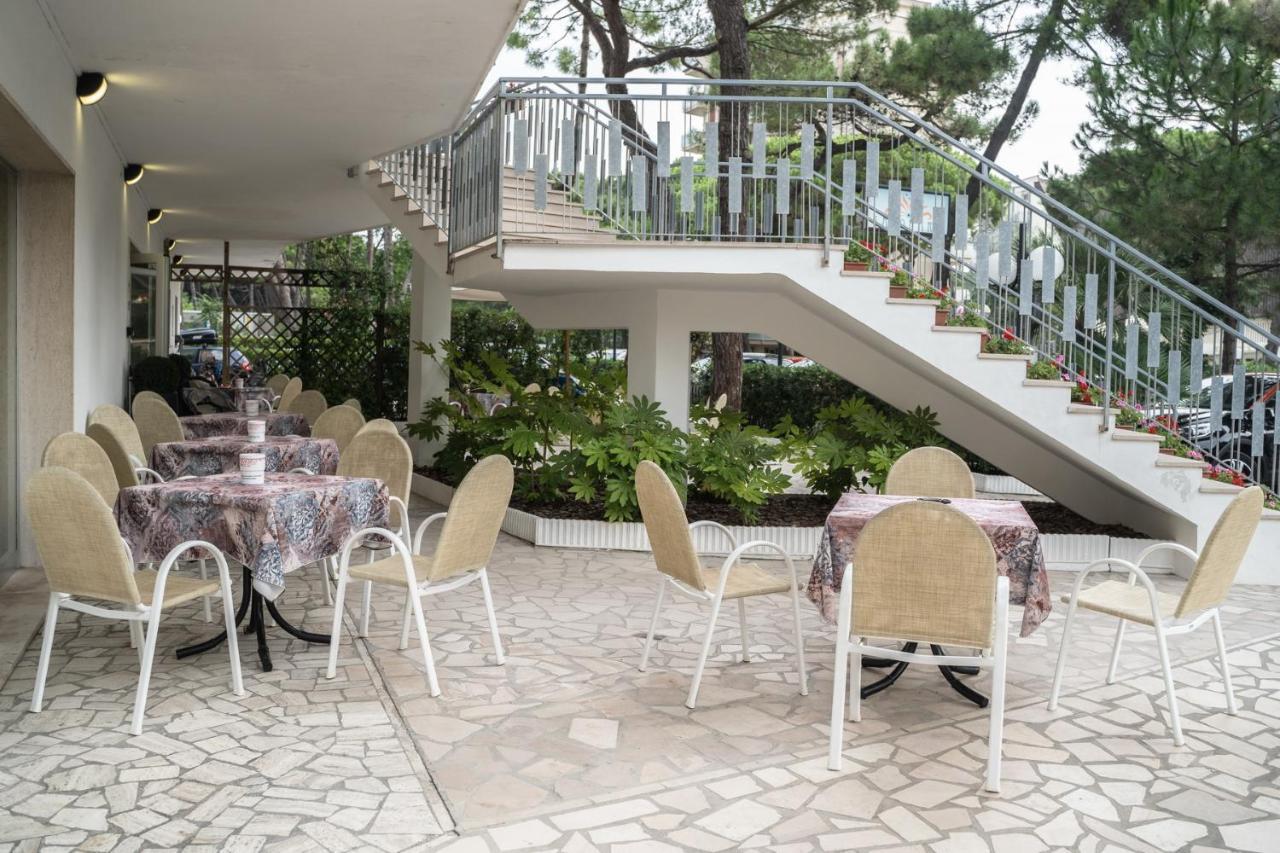Hotel Sayonara Морской Милан Экстерьер фото