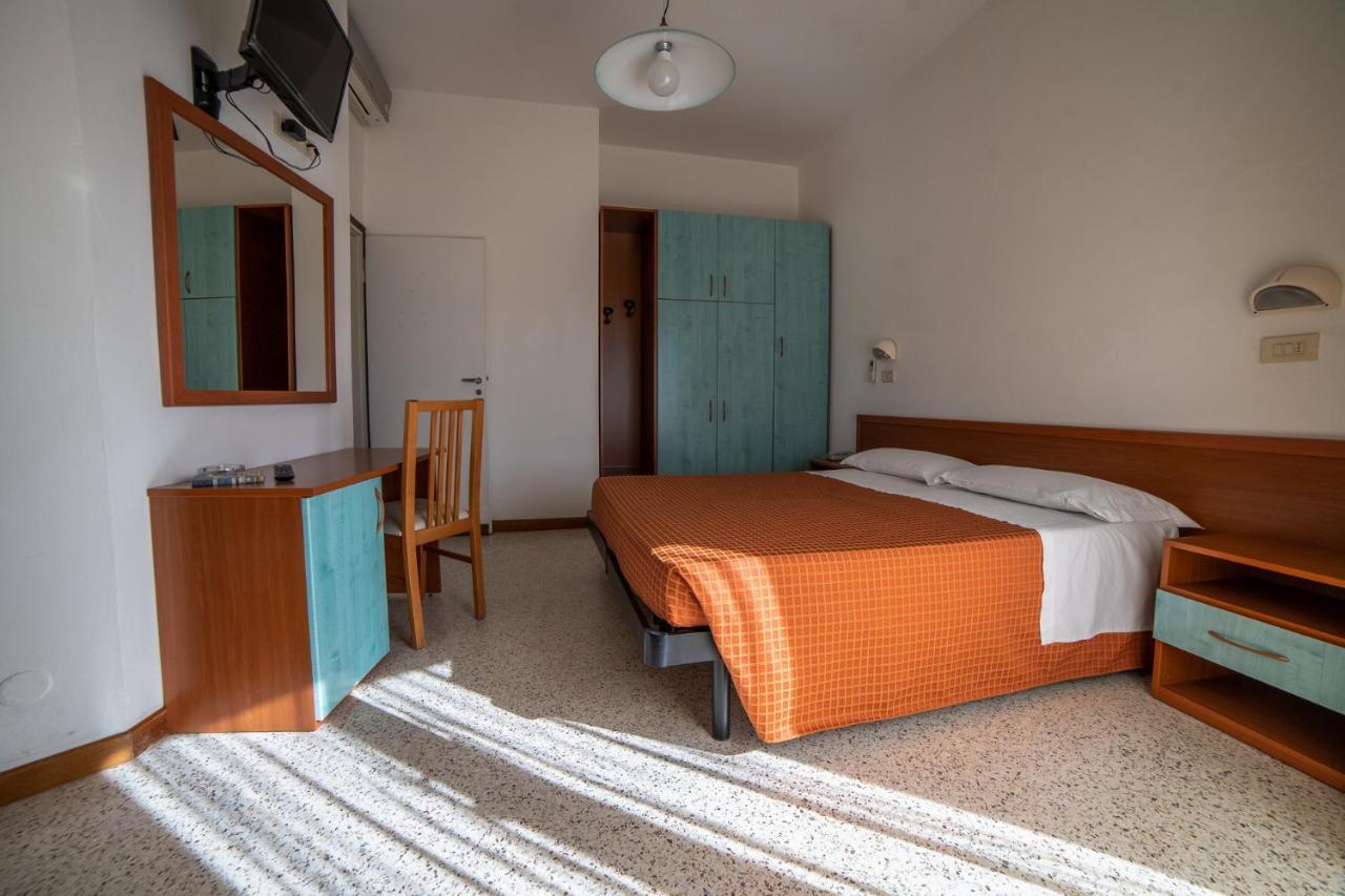 Hotel Sayonara Морской Милан Экстерьер фото