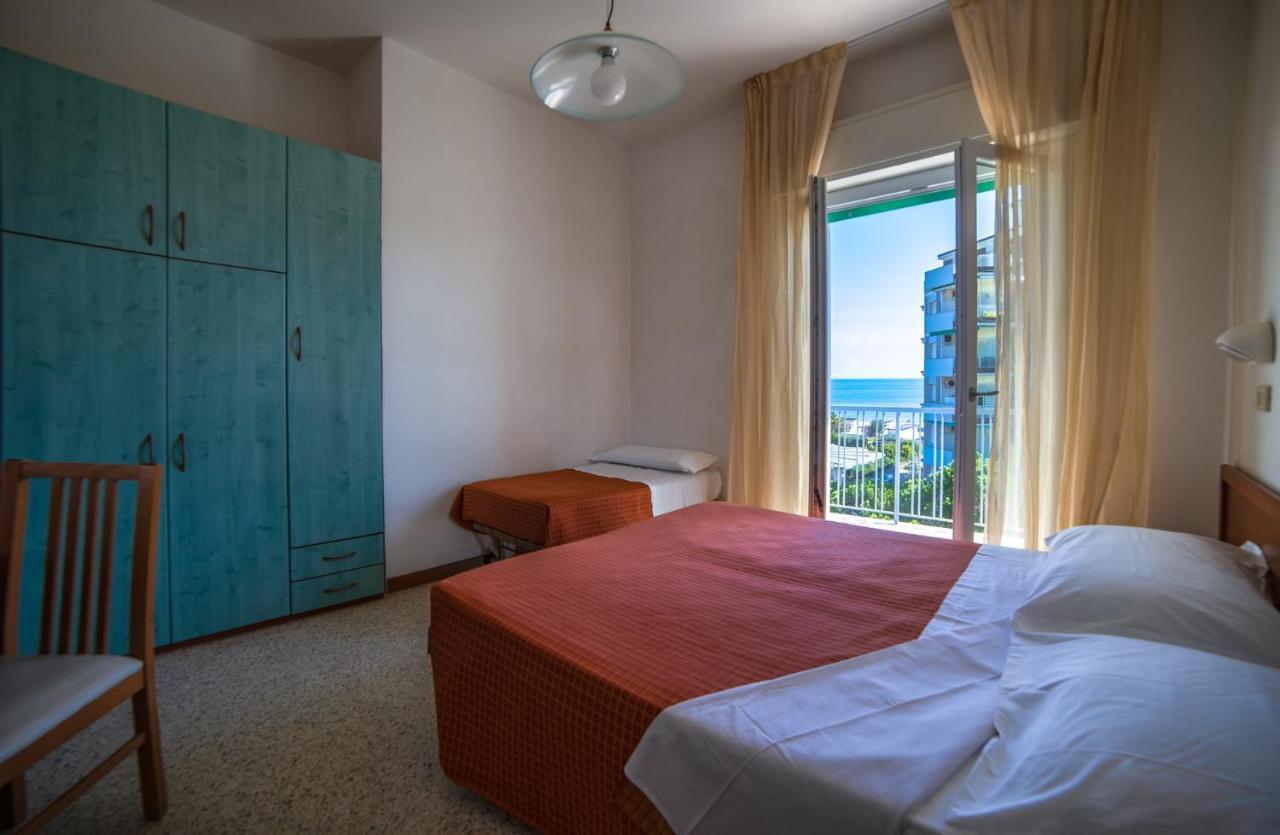Hotel Sayonara Морской Милан Экстерьер фото