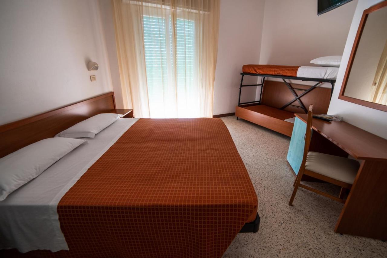 Hotel Sayonara Морской Милан Экстерьер фото