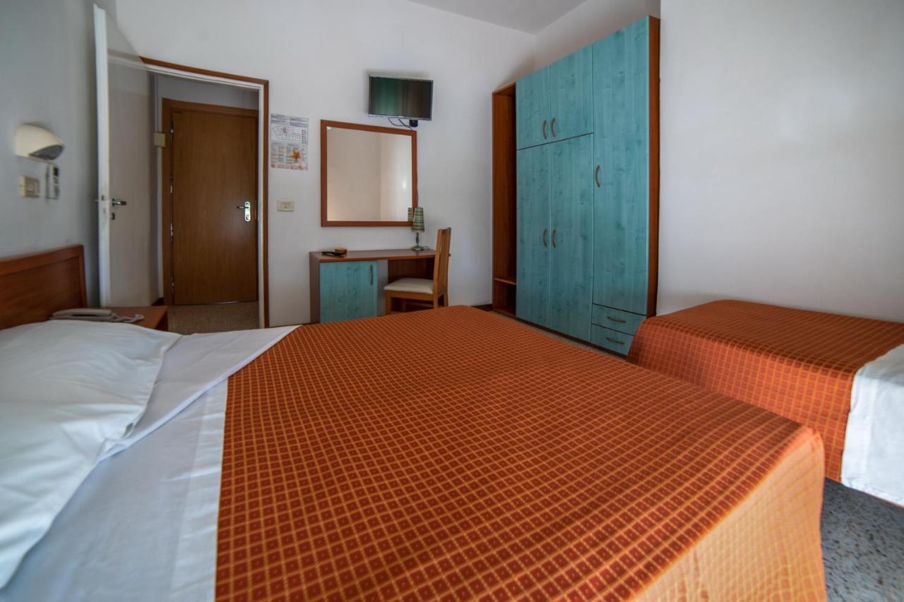 Hotel Sayonara Морской Милан Экстерьер фото
