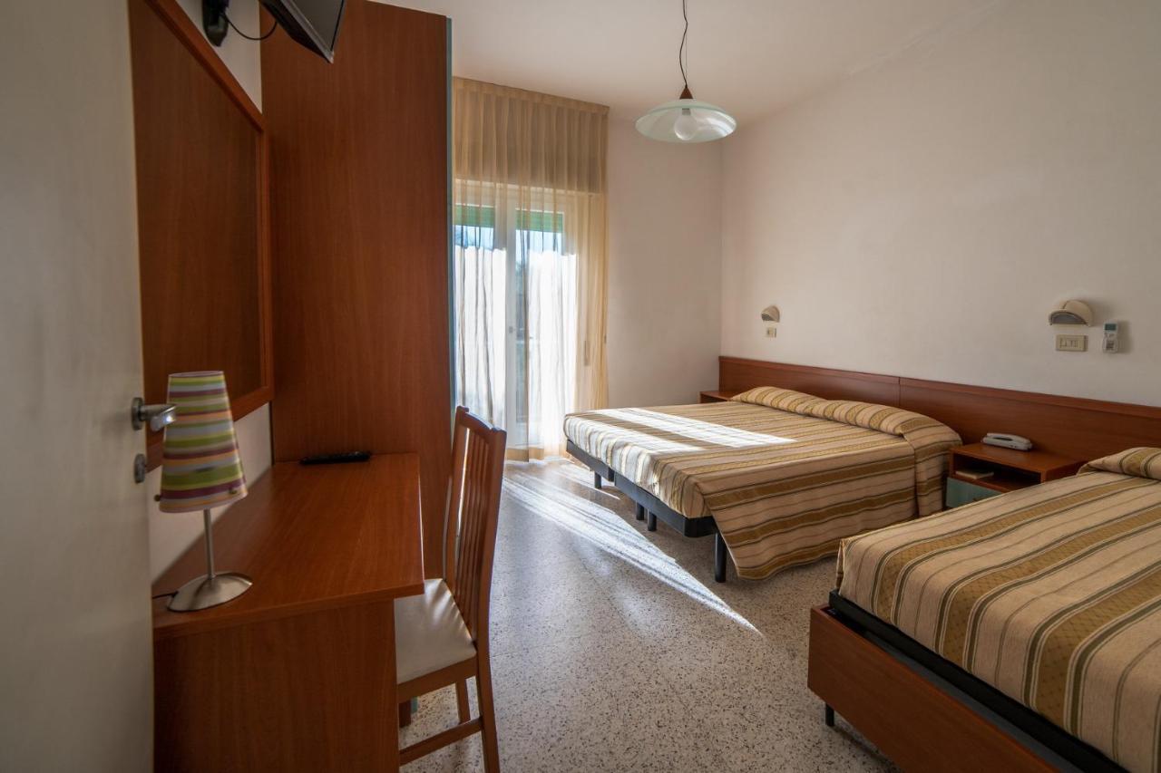 Hotel Sayonara Морской Милан Экстерьер фото