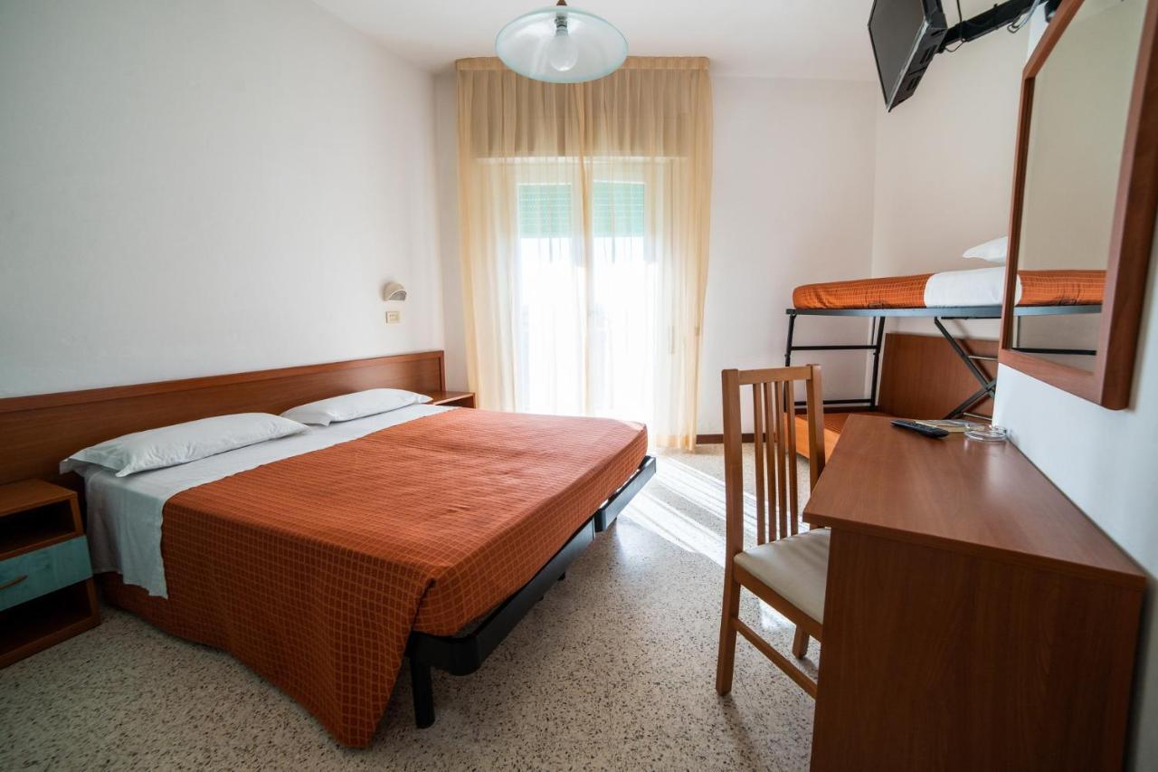 Hotel Sayonara Морской Милан Экстерьер фото